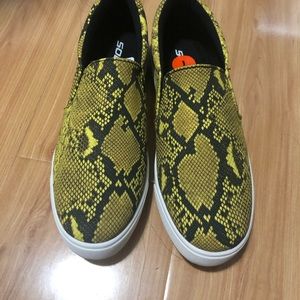 Snake snicker shoes size 7